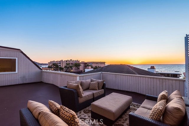 700 Esplanade, Redondo Beach, California 90277, 2 Bedrooms Bedrooms, ,2 BathroomsBathrooms,Residential,Sold,Esplanade,SB21226099