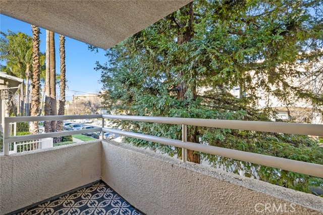 Detail Gallery Image 13 of 34 For 5145 Yarmouth Ave #15,  Encino,  CA 91316 - 2 Beds | 2/1 Baths