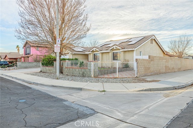 Detail Gallery Image 4 of 34 For 38659 Angele Trumpet Ct, Palmdale,  CA 93550 - 3 Beds | 2 Baths