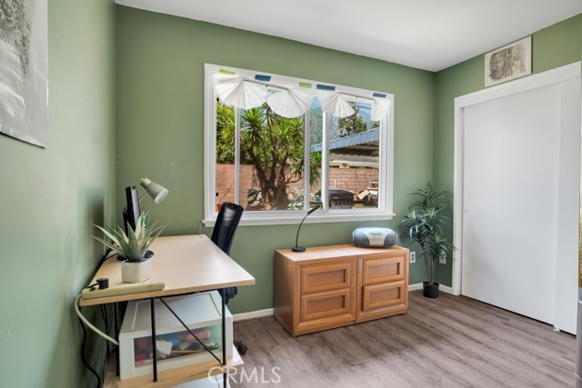 Detail Gallery Image 10 of 26 For 13678 Marchant Ave, Sylmar,  CA 91342 - 3 Beds | 2 Baths