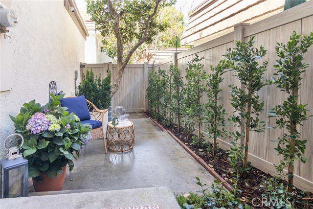Detail Gallery Image 38 of 60 For 22218 Germain St #2,  Chatsworth,  CA 91311 - 4 Beds | 2/1 Baths