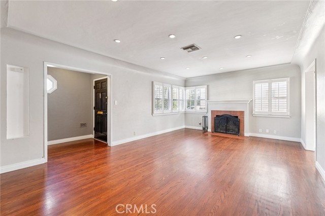 Detail Gallery Image 10 of 34 For 527 S Orchard Dr, Burbank,  CA 91506 - 4 Beds | 1/1 Baths