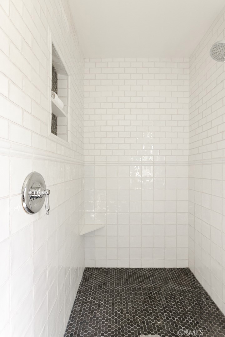 https://media.crmls.org/medias/7a97d9c7-95e6-4f37-ba16-e21351808202.jpg?preset=X-Large