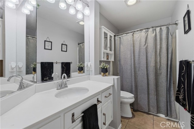 2709 Sandstone Court, Palmdale CA: https://media.crmls.org/medias/7a99ffb5-4be0-4e73-8697-f5ceb367571d.jpg