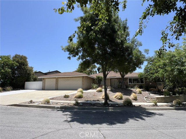 Detail Gallery Image 2 of 74 For 108 Limestone Rd, Claremont,  CA 91711 - 4 Beds | 2 Baths
