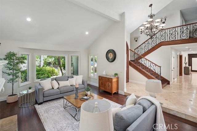 Detail Gallery Image 14 of 75 For 25132 Barnhill Rd, Saugus,  CA 91350 - 6 Beds | 6 Baths