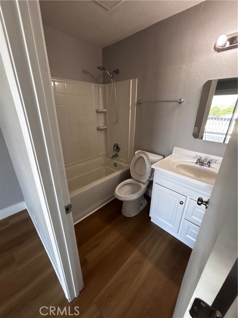 415 Ellis Street, Lake Elsinore CA: https://media.crmls.org/medias/7a9ba4f1-74f7-4a86-9a41-05184795e4c6.jpg