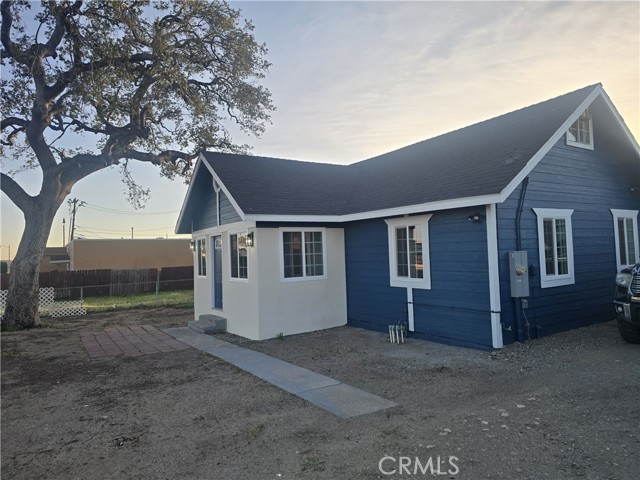 Detail Gallery Image 4 of 32 For 7918 Sierra Ave, Fontana,  CA 92336 - 3 Beds | 2/1 Baths