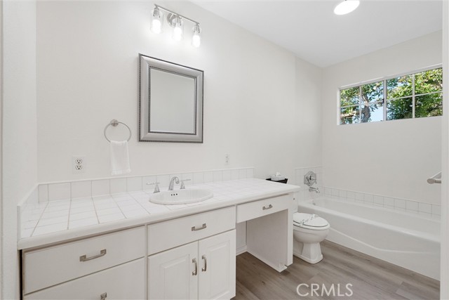 646 Avenue B photo 18
