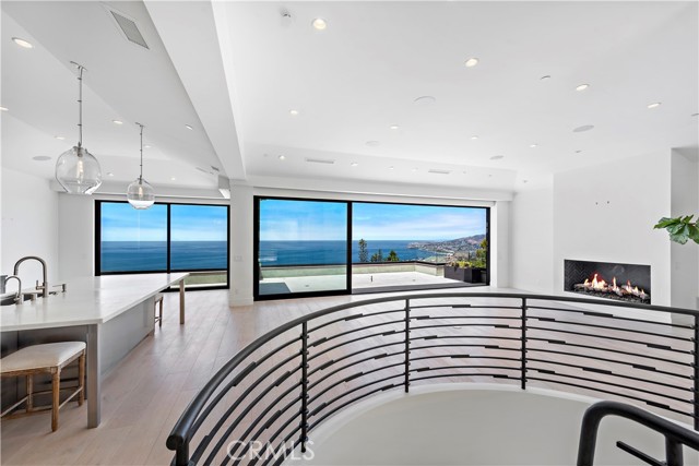 Detail Gallery Image 15 of 64 For 2340 Crestview Dr, Laguna Beach,  CA 92651 - 4 Beds | 5/1 Baths