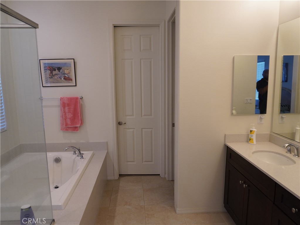 https://media.crmls.org/medias/7a9e6c29-911a-43d5-a98d-69ac56b6f637.jpg?preset=X-Large