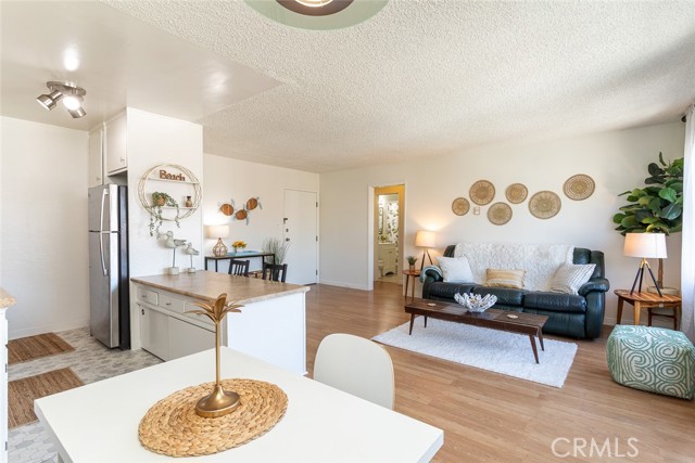 250 Linden Avenue, Long Beach CA: https://media.crmls.org/medias/7aa02983-87a0-4c82-92fe-672ab3cc2fe1.jpg