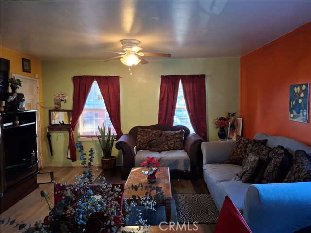 Detail Gallery Image 6 of 16 For 8024 Katherine, Panorama City,  CA 91402 - 2 Beds | 1 Baths