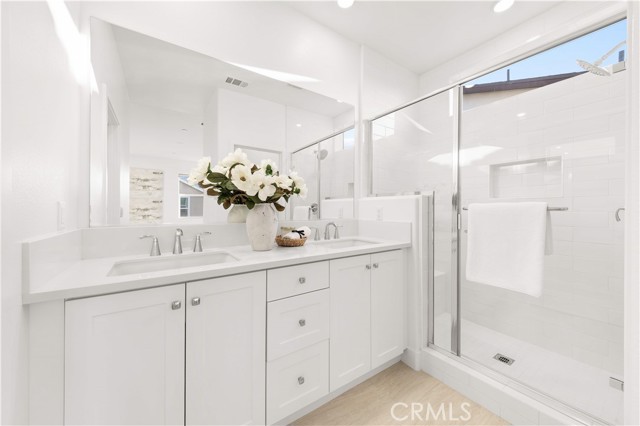 470 Lobata, Irvine CA: https://media.crmls.org/medias/7aa11549-8e9e-4b2f-a110-9f4f0f20b2e8.jpg