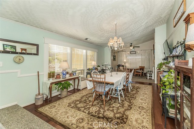 2468 Laverne, Clovis CA: https://media.crmls.org/medias/7aa18f2c-8435-4e2b-a0f6-d17812b80b63.jpg
