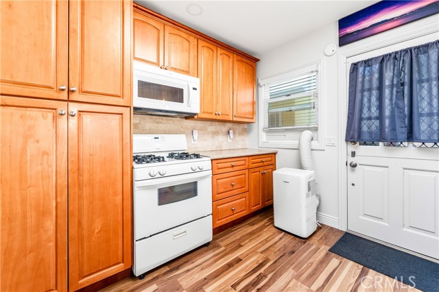 715 Olive Avenue, Huntington Beach CA: https://media.crmls.org/medias/7aa1bc21-699a-47e1-ada2-0e00da91abbd.jpg
