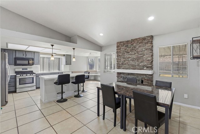 Detail Gallery Image 3 of 25 For 16488 Mountain Street, Lake Elsinore,  CA 92530 - 4 Beds | 2 Baths