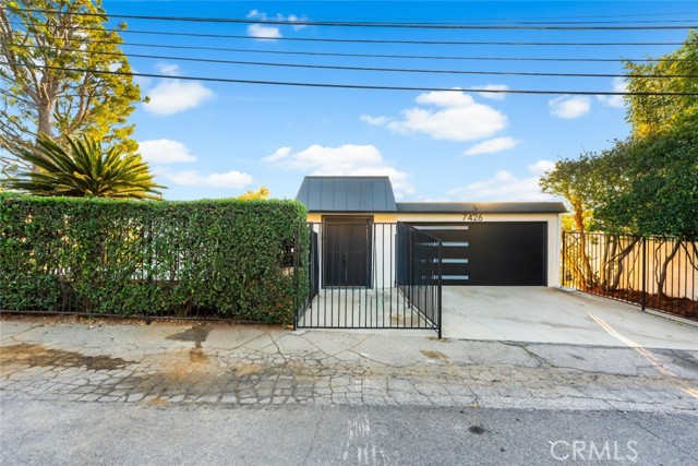 Detail Gallery Image 69 of 75 For 7426 Mulholland Dr, Los Angeles,  CA 90046 - 2 Beds | 2 Baths