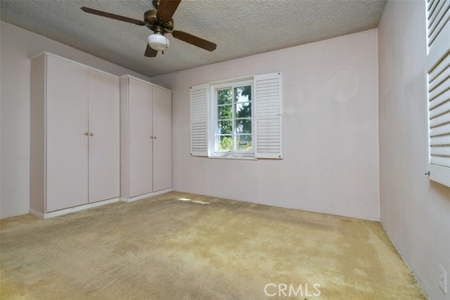 631 N Evergreen Street, Burbank CA: https://media.crmls.org/medias/7aa2c9e6-bdfb-495e-8fec-1c8ed0bd7277.jpg