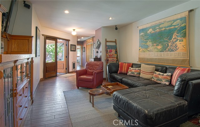 Detail Gallery Image 18 of 41 For 330 Colleen Pl, Costa Mesa,  CA 92627 - 4 Beds | 3 Baths