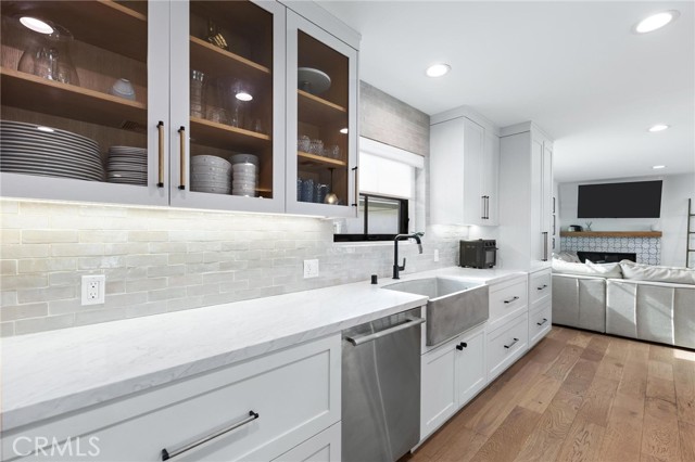 Detail Gallery Image 10 of 59 For 1707 10th St, Manhattan Beach,  CA 90266 - 4 Beds | 2/2 Baths