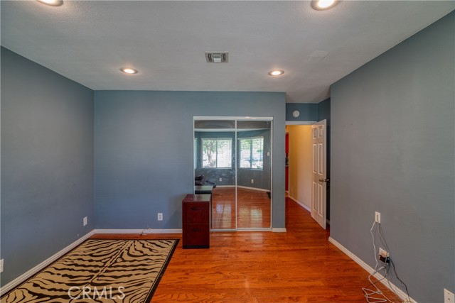 Detail Gallery Image 29 of 40 For 10049 Langdon, –,  CA 91345 - 3 Beds | 3 Baths
