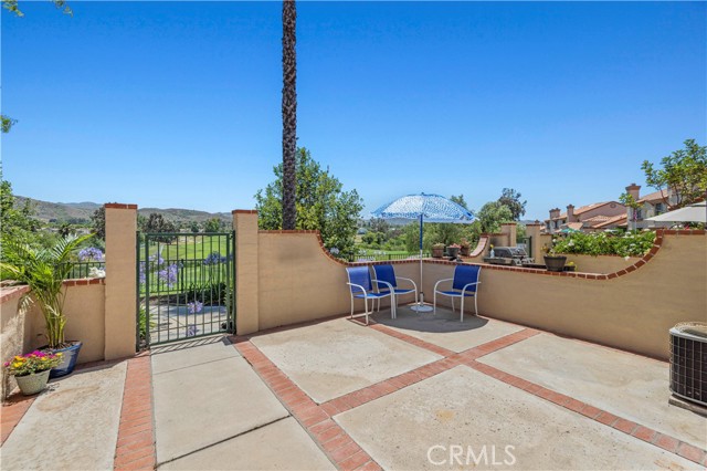 Detail Gallery Image 3 of 58 For 260 Country Club Dr #B,  Simi Valley,  CA 93065 - 2 Beds | 2/1 Baths