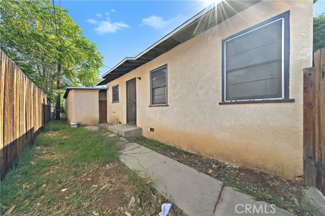 725 Michigan Avenue, Beaumont CA: https://media.crmls.org/medias/7aa4f9db-3e36-4ca1-a58c-e7cf0e73c4b7.jpg