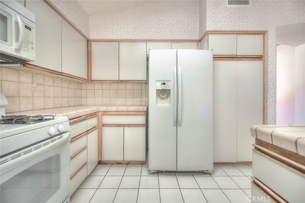 https://media.crmls.org/medias/7aa5d0e2-1cdd-49a3-8f7a-79f8f51cba7d.jpg?preset=X-Large