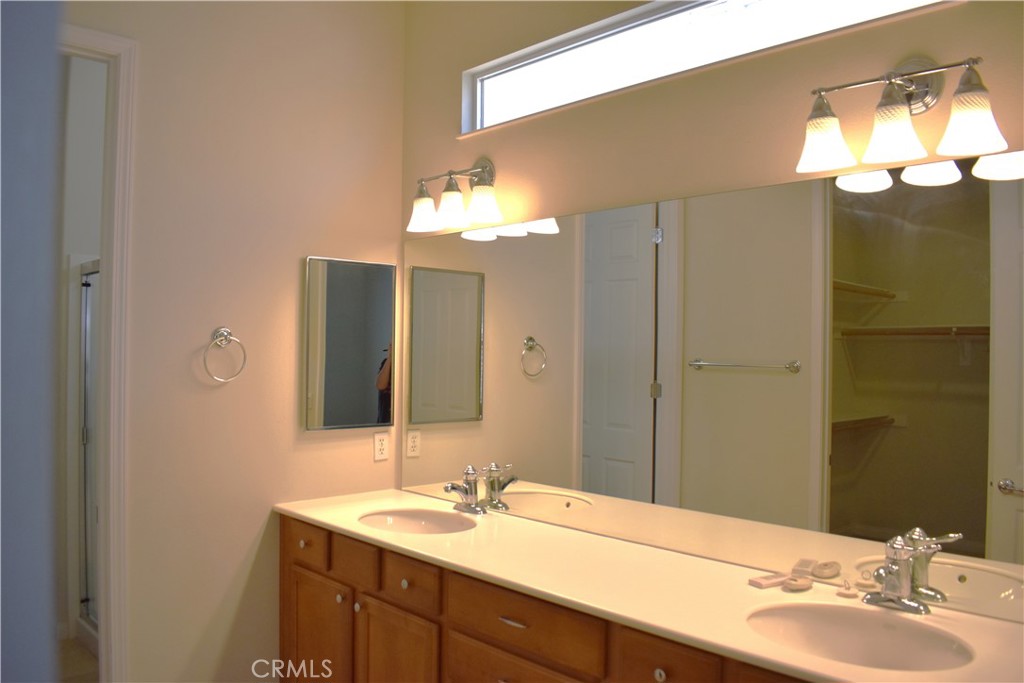 https://media.crmls.org/medias/7aa792d1-ec88-4ec4-af95-5661e9993fa3.jpg?preset=X-Large