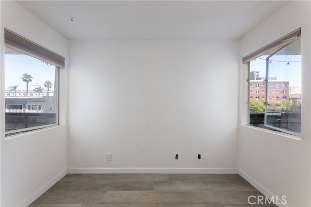 327 Chestnut Avenue, Long Beach CA: https://media.crmls.org/medias/7aa88384-465c-44d3-afed-bb50b38497c8.jpg