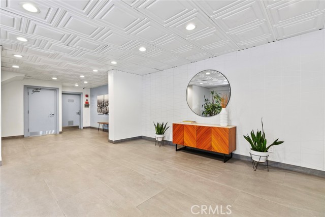 960 Larrabee Street, West Hollywood CA: https://media.crmls.org/medias/7aa8ef85-35de-42f6-a419-09e615f14827.jpg