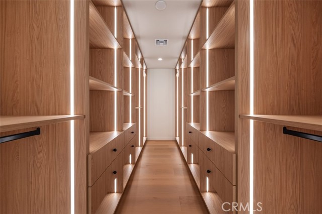 Detail Gallery Image 27 of 46 For 8960 Oak Park Ave, Northridge,  CA 91325 - 4 Beds | 3/1 Baths