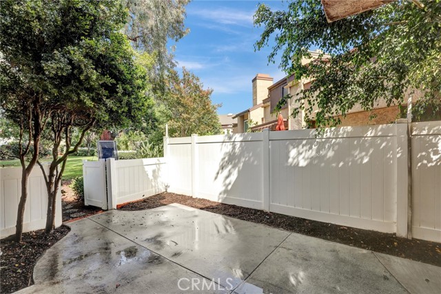 905 Powell Court, Costa Mesa CA: https://media.crmls.org/medias/7aaaf932-5572-4b49-b51f-586f2a5e7d7a.jpg
