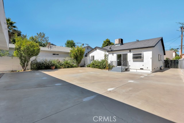 5434 Sylvia Avenue, Tarzana CA: https://media.crmls.org/medias/7aab8d2d-f10a-4ea9-ad42-8c1f6fcba53d.jpg