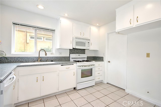 Detail Gallery Image 14 of 43 For 4778 Serrente, Yorba Linda,  CA 92886 - 3 Beds | 2/1 Baths