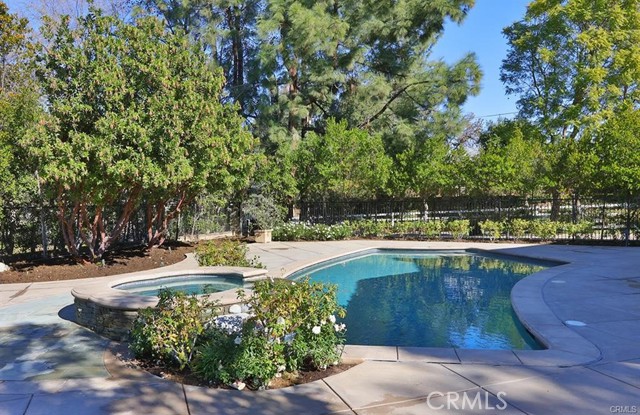 24944 JIM BRIDGER Road, Hidden Hills CA: https://media.crmls.org/medias/7aae0200-4bfd-4b4c-b44d-6650f2e93d56.jpg