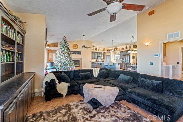 23053 Roundup Way, Apple Valley CA: https://media.crmls.org/medias/7aae677d-0614-42c7-886d-1cc82c238167.jpg