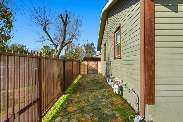 Detail Gallery Image 13 of 59 For 21511 Bassett St. & 6903 Alabama Ave., Canoga Park,  CA 91303 - 5 Beds | 4 Baths