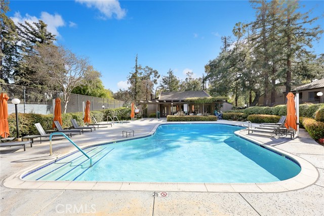 242 N Orange Grove Boulevard, Pasadena CA: https://media.crmls.org/medias/7aaf6f34-2d0d-4e66-bf2f-d0718a61b500.jpg