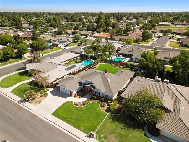7705 Terry John Avenue, Bakersfield CA: https://media.crmls.org/medias/7aafdf04-2d3b-4ee4-9912-96d8a139385f.jpg