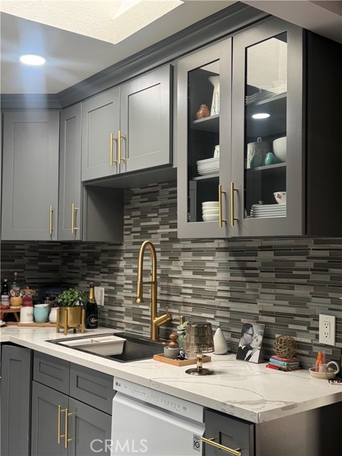 10537 Richlee Avenue, South Gate CA: https://media.crmls.org/medias/7ab0ae36-8015-4290-98c6-0ce288396b19.jpg