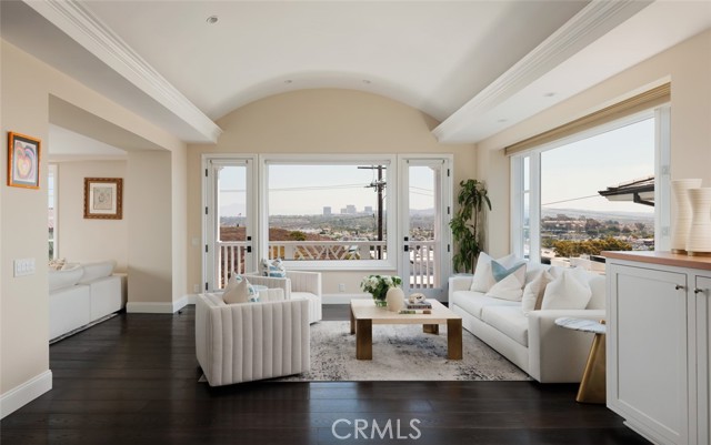 Detail Gallery Image 33 of 69 For 125 Kings Pl, Newport Beach,  CA 92663 - 5 Beds | 6/1 Baths
