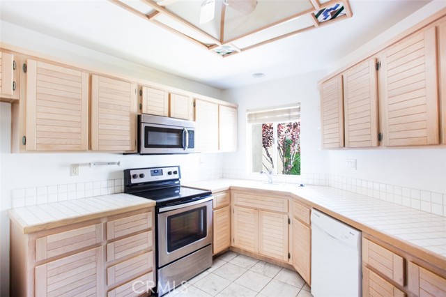72 Vassar Aisle, Irvine CA: https://media.crmls.org/medias/7ab23f79-ef2b-4ed4-960e-6143a5b4c759.jpg