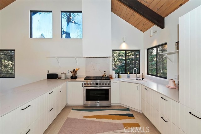 Detail Gallery Image 15 of 63 For 299 Riviera, Lake Arrowhead,  CA 92352 - 6 Beds | 4 Baths