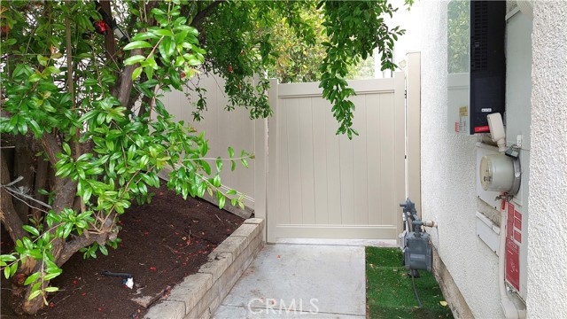21107 Oakleaf Canyon Drive, Newhall CA: https://media.crmls.org/medias/7ab306d0-0005-4910-bcce-057be6e41fce.jpg