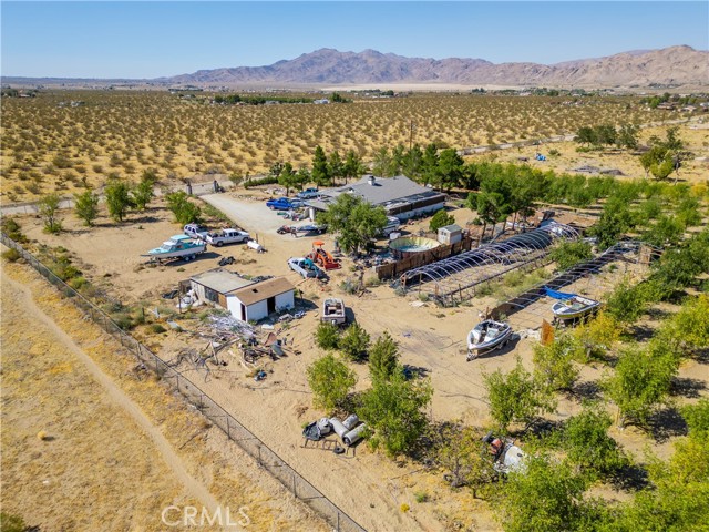 Detail Gallery Image 12 of 14 For 9425 Banta Rd, Lucerne Valley,  CA 92356 - 4 Beds | 2 Baths