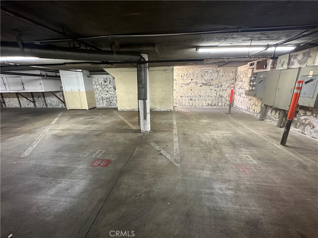 https://media.crmls.org/medias/7ab35174-737a-4f45-9686-2883d9b09f45.jpg?preset=X-Large