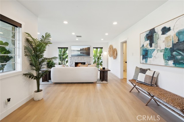 6105 Bellingham Avenue, North Hollywood CA: https://media.crmls.org/medias/7ab3d653-d811-438c-b2b4-d5bb2205fe4e.jpg