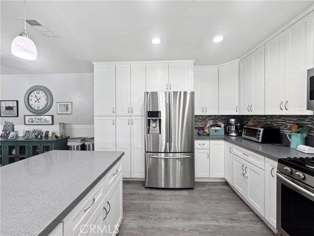 Detail Gallery Image 6 of 31 For 19891 Athenon Ave, Perris,  CA 92570 - 4 Beds | 2 Baths